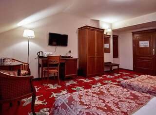 Отель Hotel Koronny Замосць Стандартный двухместный номер с 2 отдельными кроватями-4