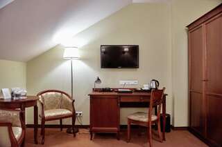 Отель Hotel Koronny Замосць Стандартный двухместный номер с 2 отдельными кроватями-8