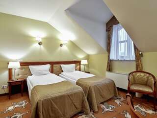 Отель Hotel Koronny Замосць Стандартный двухместный номер с 2 отдельными кроватями-12