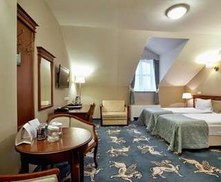 Отель Hotel Koronny Замосць Стандартный двухместный номер с 2 отдельными кроватями-20