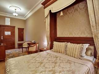 Отель Hotel Koronny Замосць Улучшенный двухместный номер с 1 кроватью или 2 отдельными кроватями-7