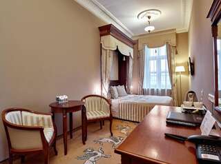 Отель Hotel Koronny Замосць Улучшенный двухместный номер с 1 кроватью или 2 отдельными кроватями-8